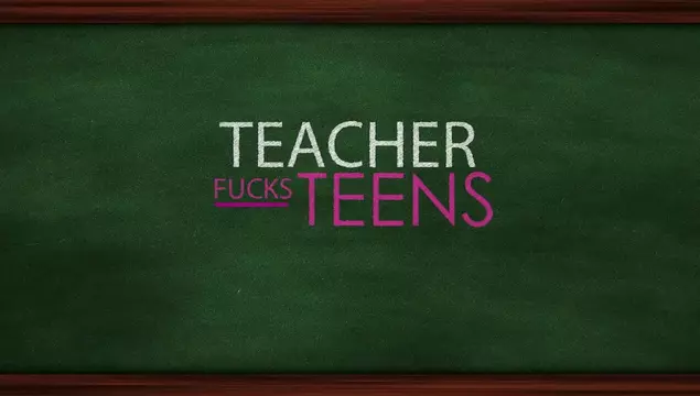 Geile lerares nodigde studenten uit voor een triootje bij haar thuis