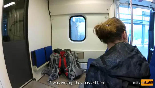 Idioot! Wilde me uitdagen, maar ik zoog hem gewoon af in de trein!