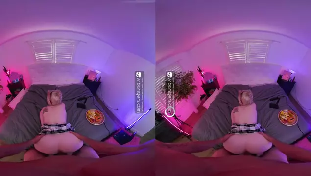 VR-porno met een jonge slet met twee vlechtjes in haar haar
